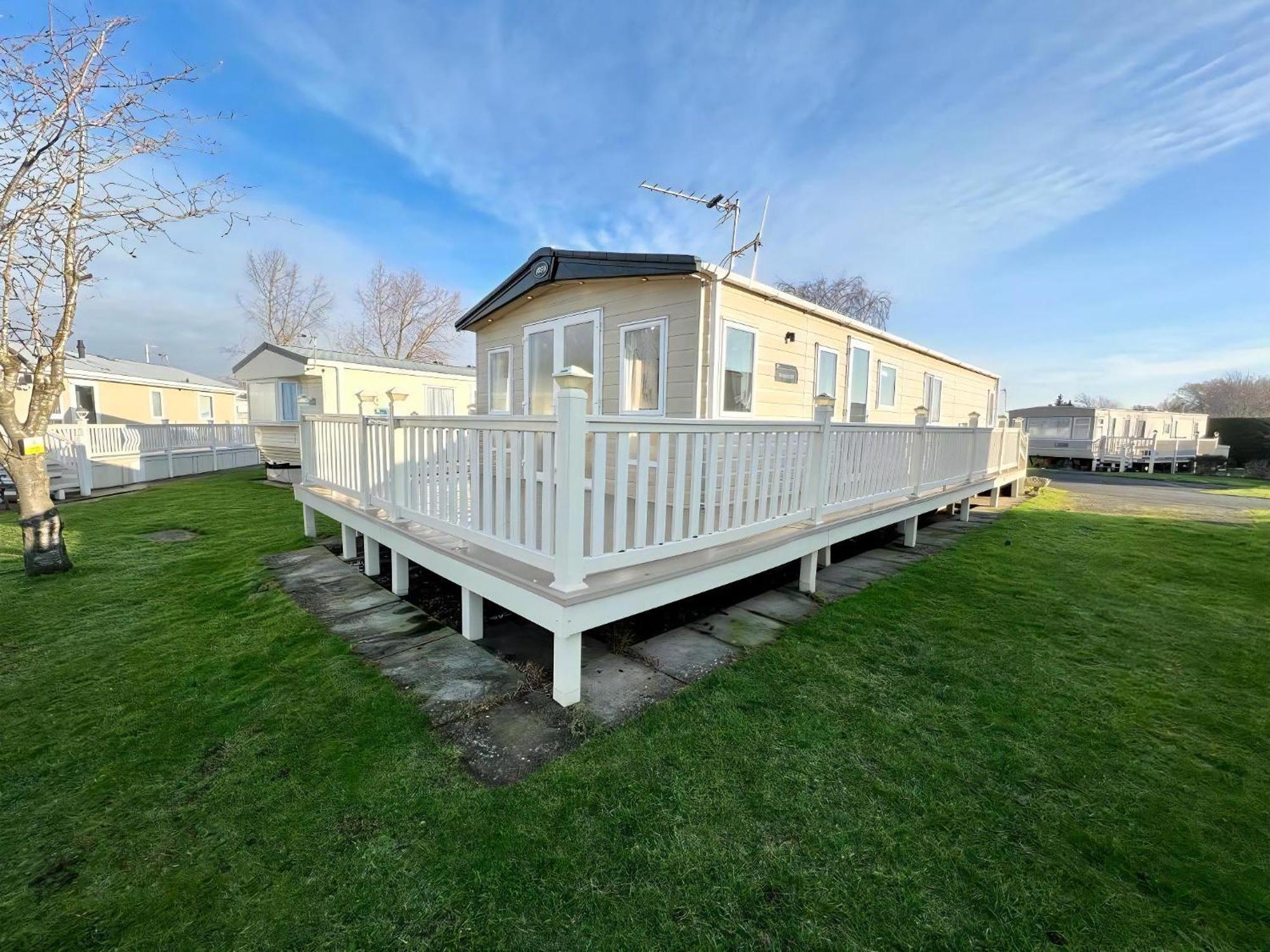 Stunning Caravan With Full Lake View At Southview Holiday Park Ref 33004Ml Skegness Exteriör bild