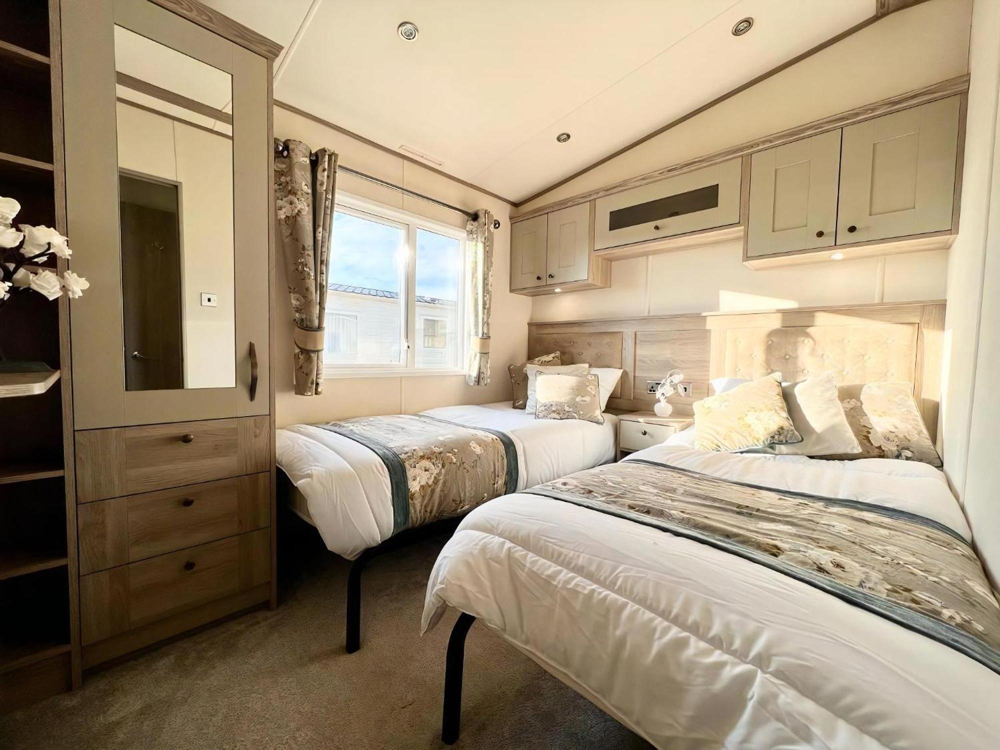 Stunning Caravan With Full Lake View At Southview Holiday Park Ref 33004Ml Skegness Exteriör bild
